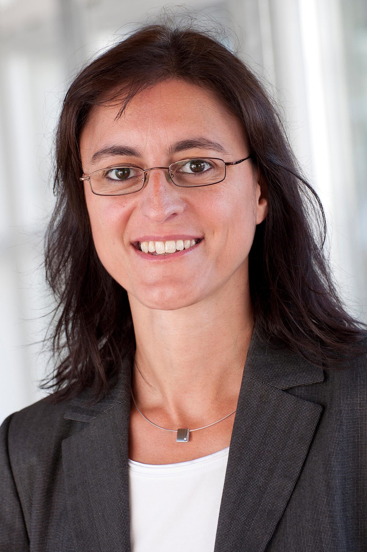 Prof. Tina Seufert