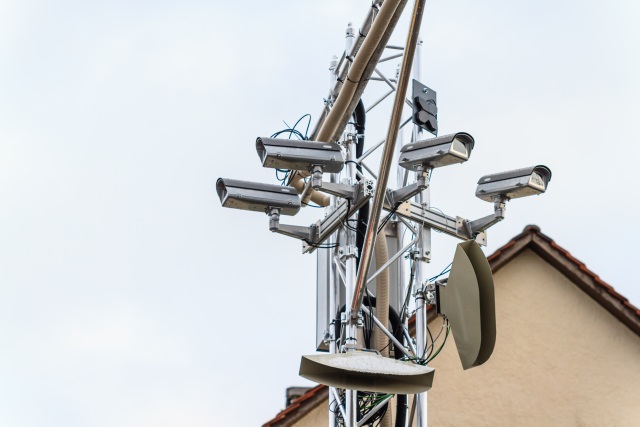 Stereo cameras und laser scanners mounted on an auxiliary pole at the pilot site in Ulm-Lehr