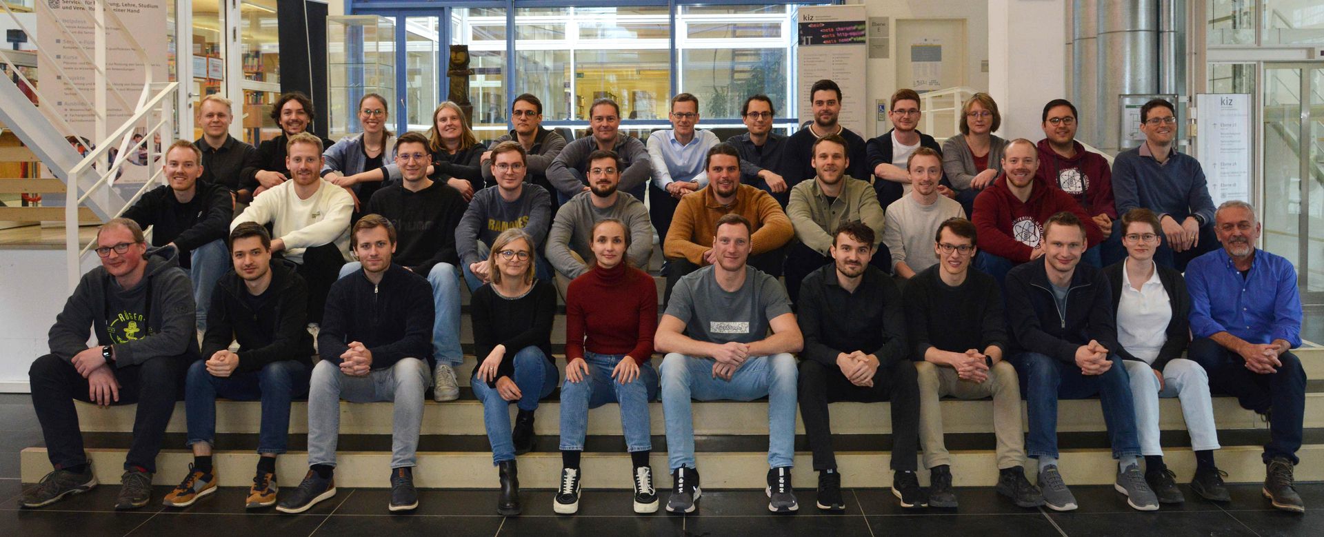 Gruppenfoto aller Insitutsmitglieder