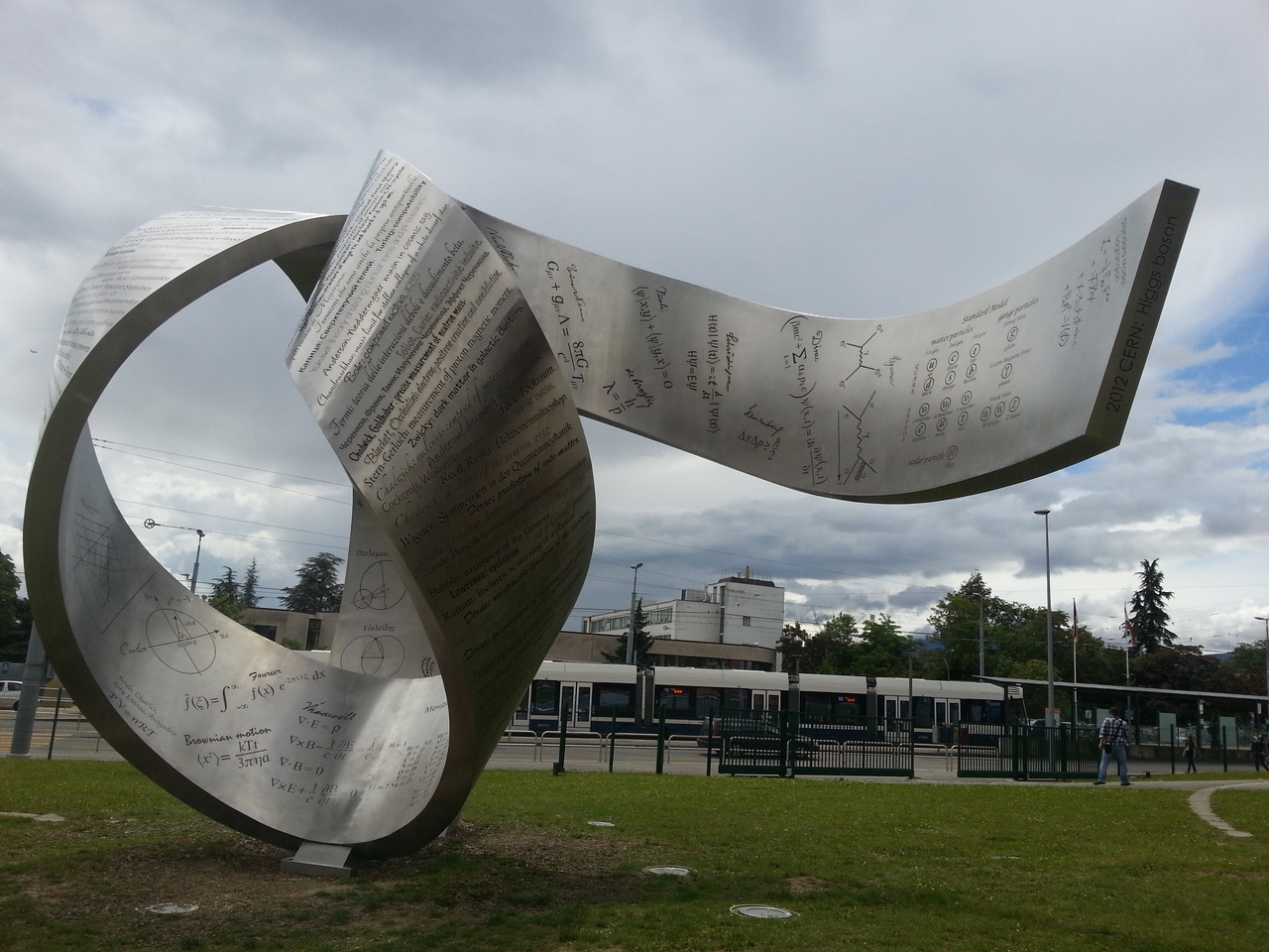 Atom Skulptur CERN Geneve