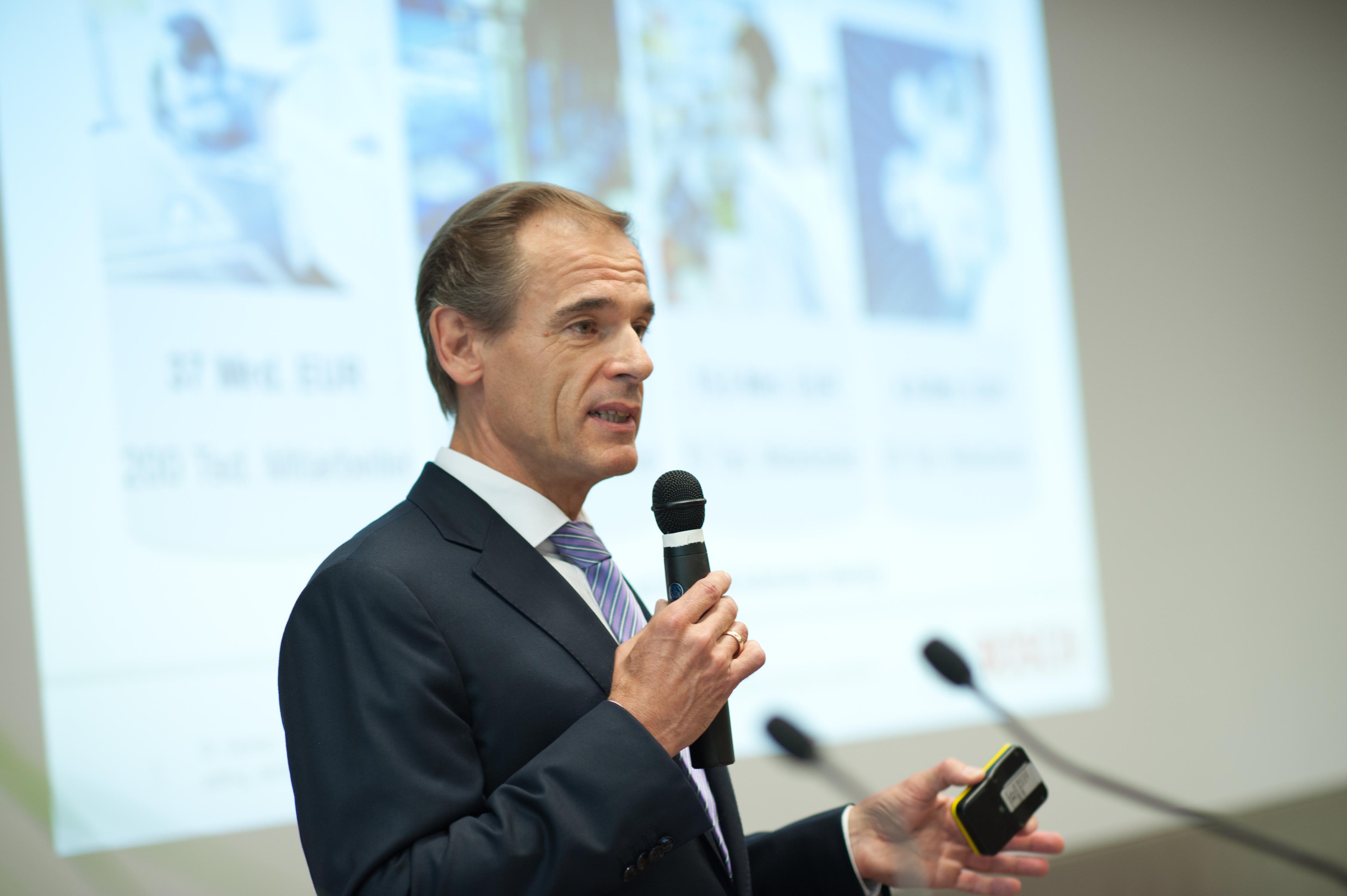 Foto: Eberhardt, kiz Der Festredner Dr. Volkmar Denner, Vorsitzender der Geschäftsführung der Robert Bosch GmbH
