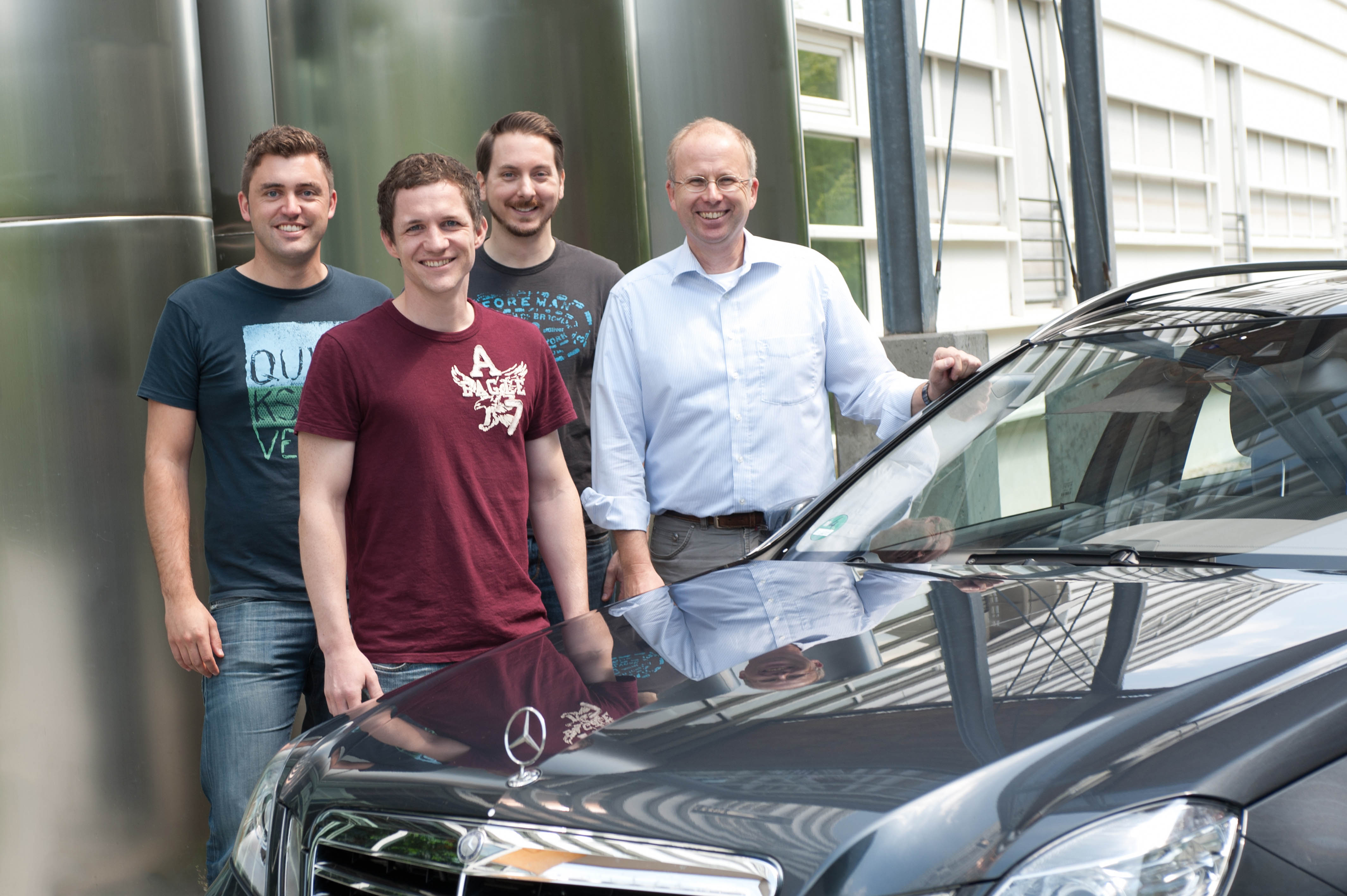 Foto: Eberhardt, kiz Das Kernteam „Automatisiertes Fahren“ am Institut für Mess-, Regel und Mikrotechnik (v.l.): die Doktoranden Jürgen Wiest, Dominik Nuß und Felix Kunz sowie Prof. Klaus Dietmayer