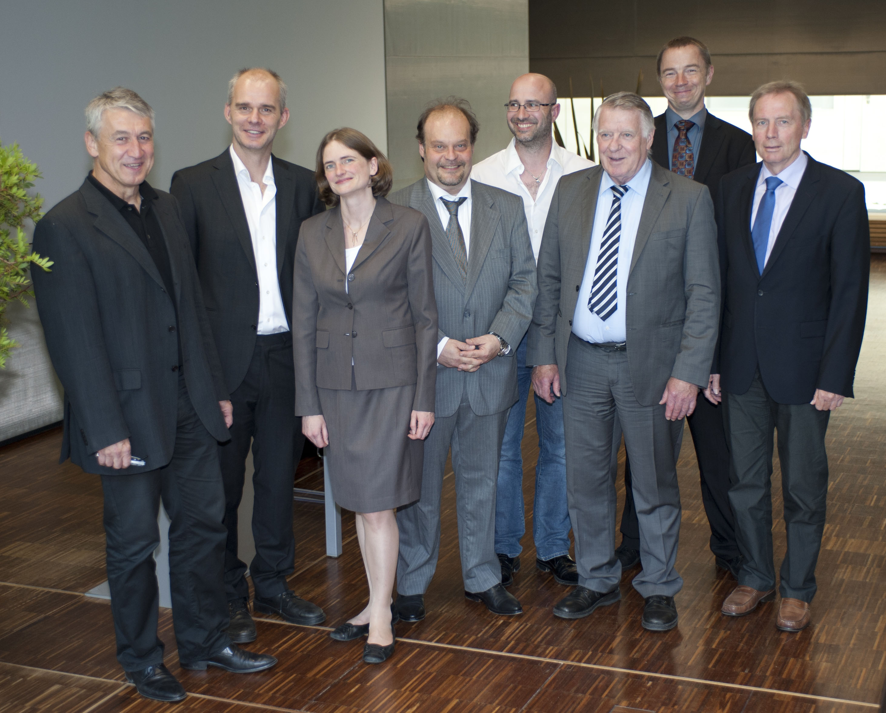 Foto: Eberhardt, kiz (v.l.n.r.) Thomas Wirth, Frank Kirchhoff, Tanja Weil, Frank Rosenau, Jan Münch, Wolf-Georg Forssmann, Sven Rau, Karl-Joachim Ebeling