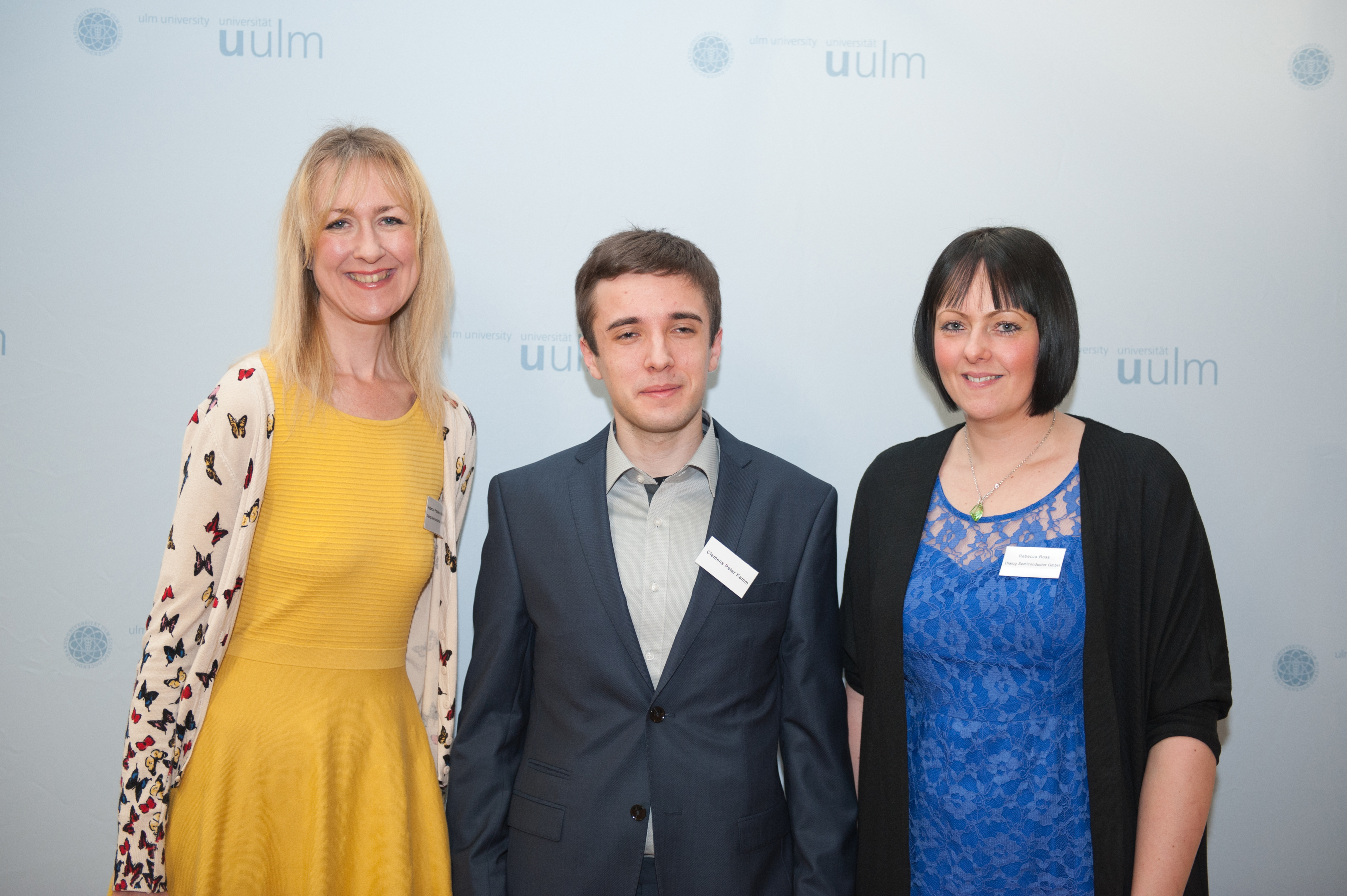 Rebecca Fradley-Stokes und Rebecca Ross mit Stipendiaten der Dialog Semiconductor GmbH bei der Vergabefeier der Deutschlandstipendien 2015 an der Universität Ulm