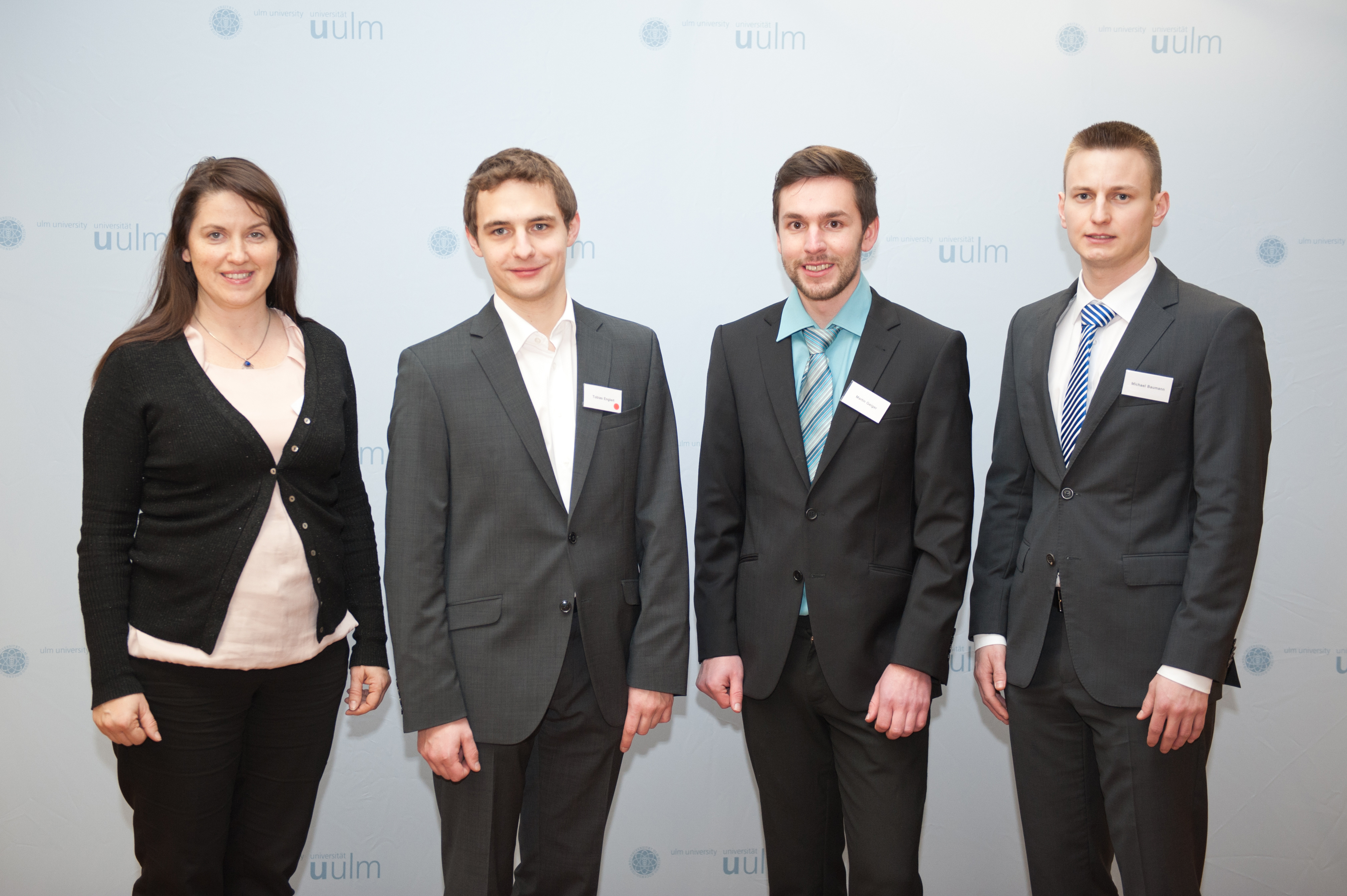 Frau Casini (l.) mit Stipendiaten der ERWIN HYMER GROUP AG & Co. KG bei der Vergabefeier der Deutschlandstipendien 2015 an der Universität Ulm