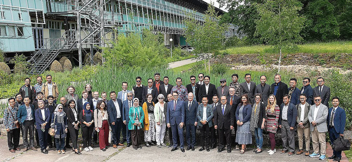 A fifty-strong delegation from Indonesia, led by Indonesian Ambassador His Excellency Arif Havas Oegroseno, visited the university.