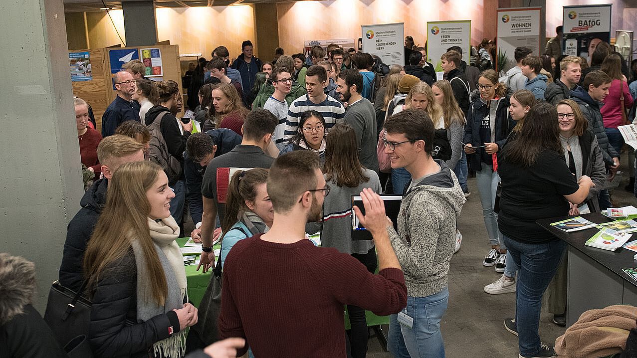 Studierende mathematischer Studiengänge bei einer Infoveranstaltung an der Uni Ulm