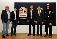 Prof. Jochen Haisch (re.) und sein Doktorand Martin Rumpf