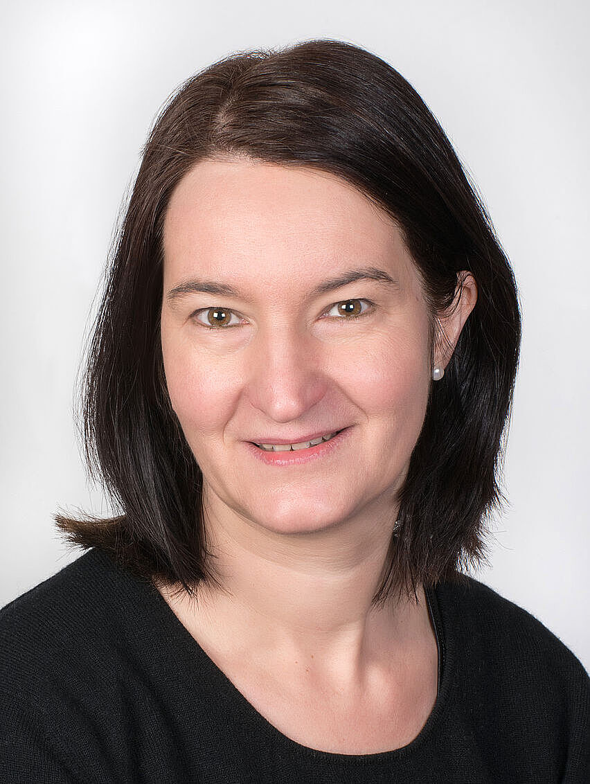 Porträt: Elke Kronschnabl Porträt: Elke Kronschnabl
