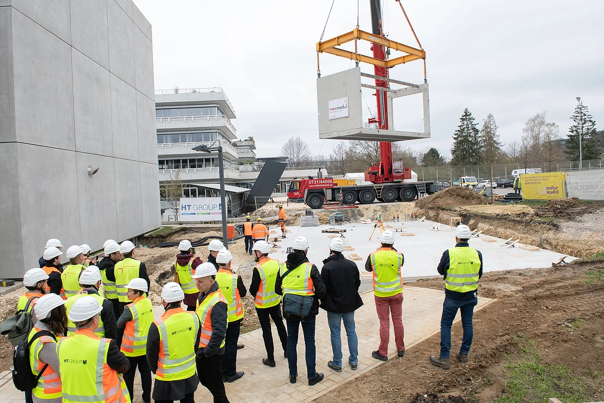 Das erste Modul für das neue Hochsicherheits-Labor wird auf dem Campus der Uni Ulm aufgestellt.