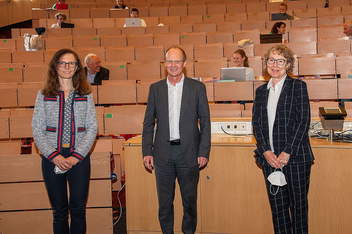 Prof. Aurelia Peraud (links) mit Prof. Susanne Biundo-Step