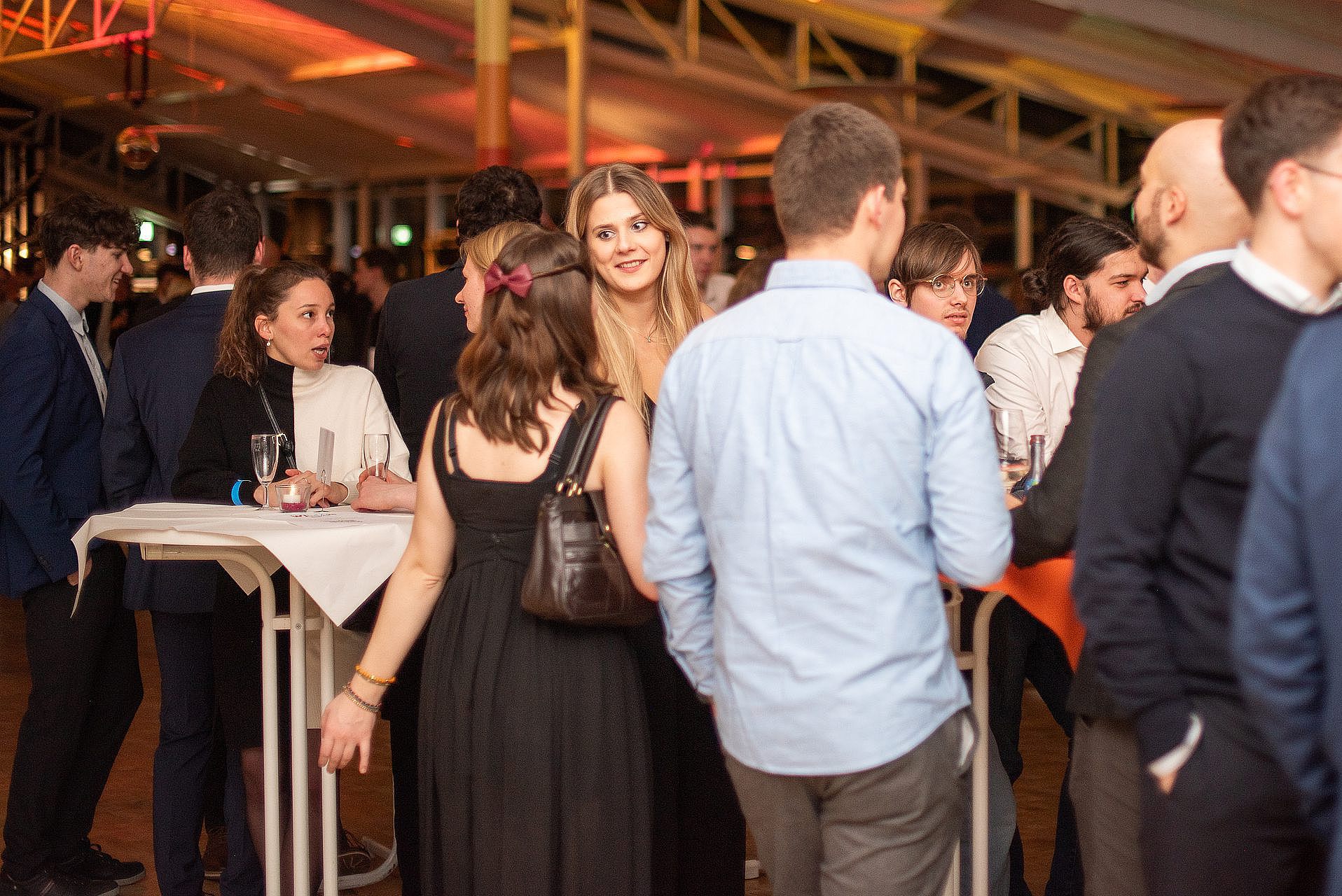 Students, alumni and company representatives at Homecoming Day