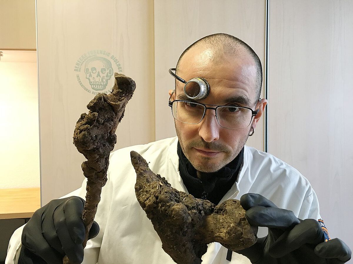 Dr. Mark Benecke