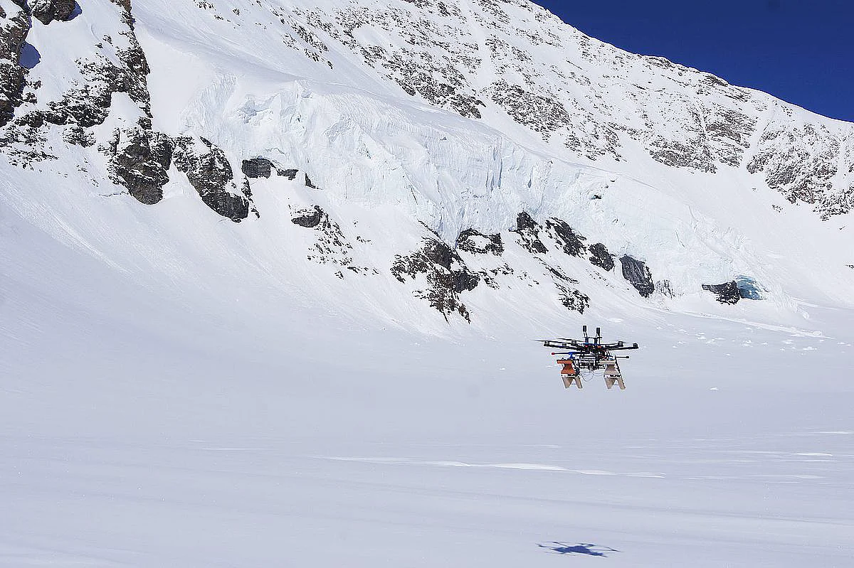 Das neu entwickelte Sensornetzwerk erfasst, wie sich Gletscher, Schnee- und Eisflächen klimabedingt verändern – und das mit ungewöhnlich hoher Ortsauflösung