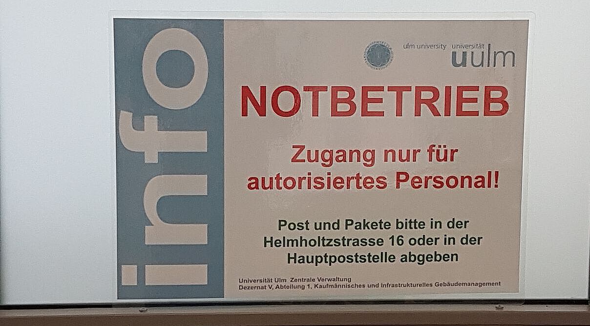 Notbetrieb in der Uni Schild über Notbetrieb an der Uni