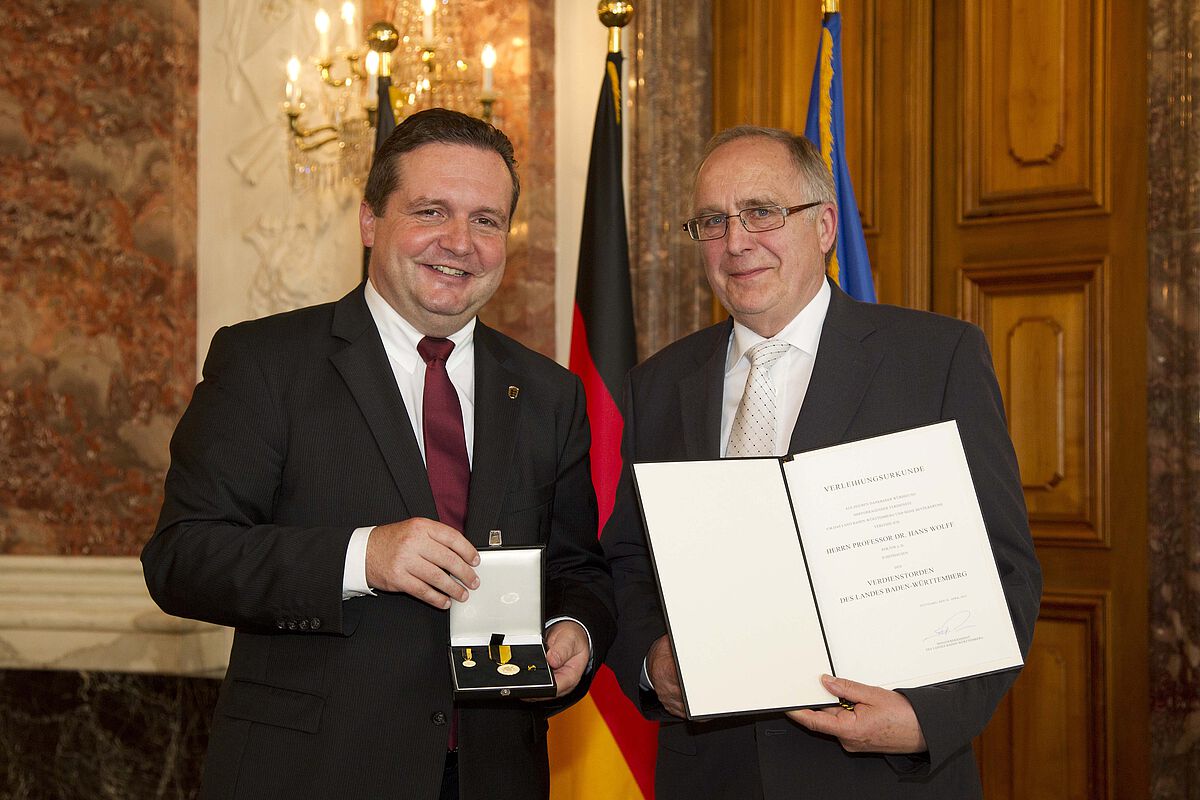 Verleihung des Verdienstordens des Landes Baden- Württemberg: Ministerpräsident Stefan Mappus (l.) und Prof. Hans Wolff