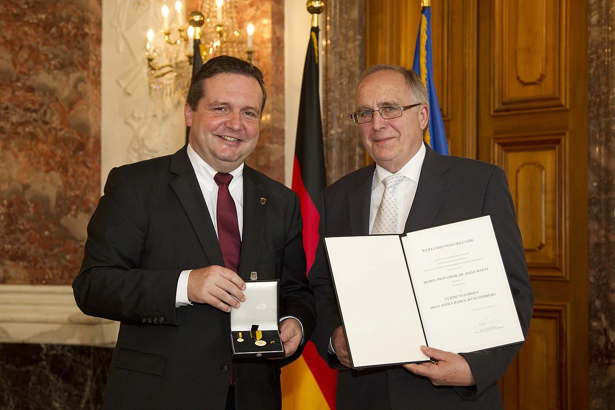 Verleihung des Verdienstordens des Landes Baden- Württemberg: Ministerpräsident Stefan Mappus (l.) und Prof. Hans Wolff