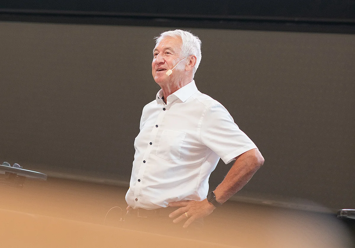 Medizin-Dekan Professor Wirth bei der Begrüßung 