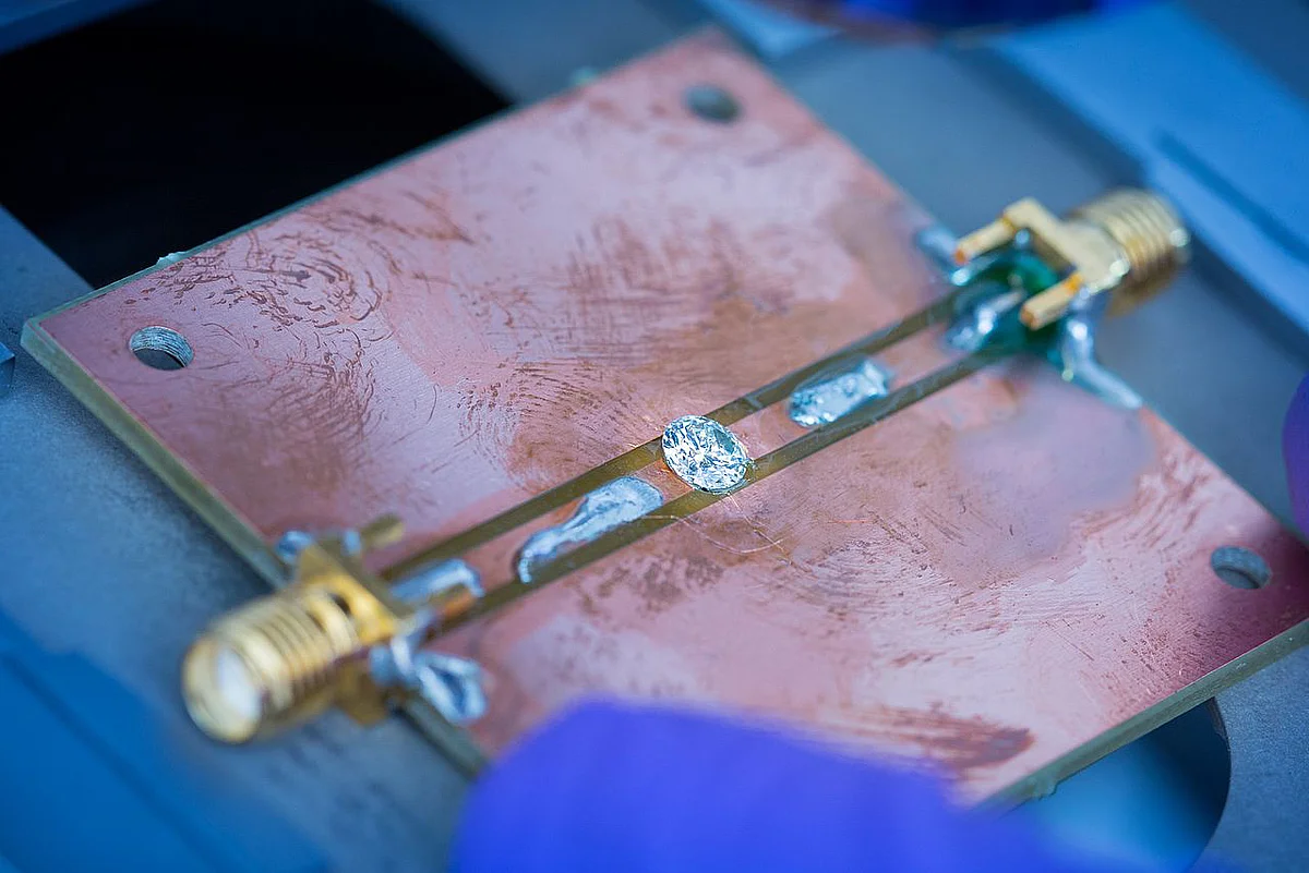 Artificial diamonds play a crucial role in the research project HyperQ (photo: Grandel)