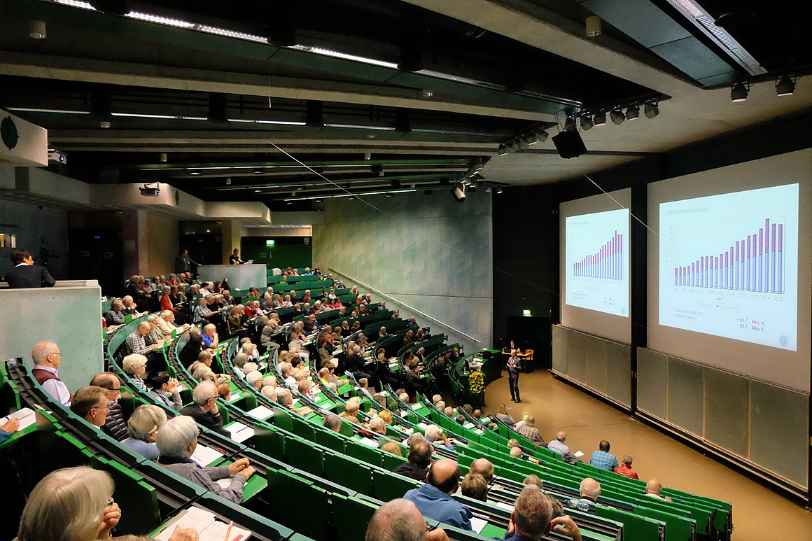 Präsident Prof. Michael Weber eröffnet die Herbstakademie 2017 an der Uni Ulm (Foto: Daniela Stang) 