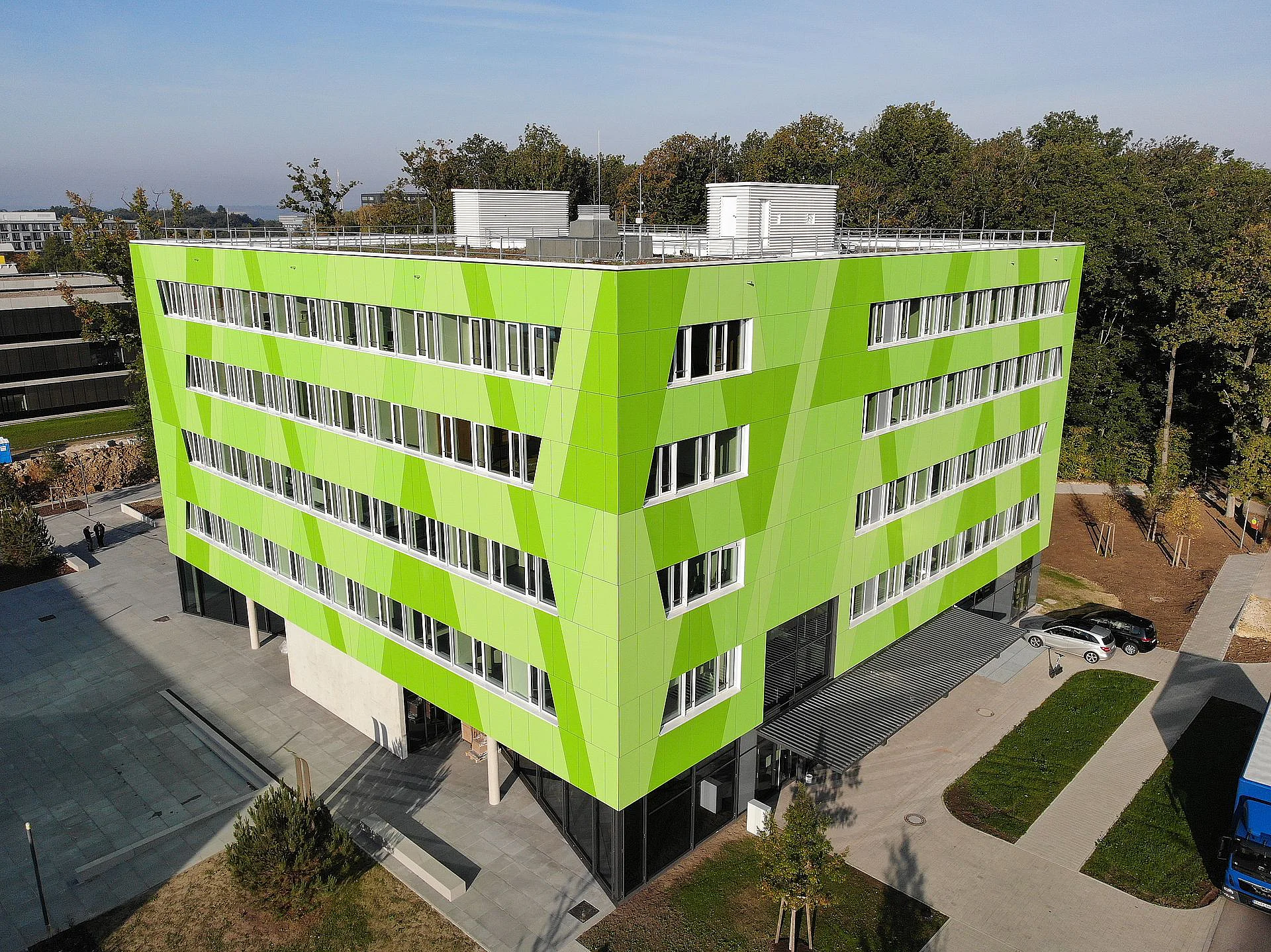 Training in modern laboratories of Ulm University and Ulm University Hospital