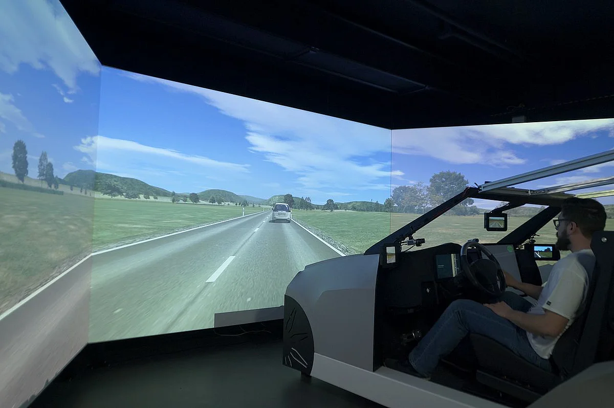 Das kooperative Systeme wird im Fahrsimulator getestet