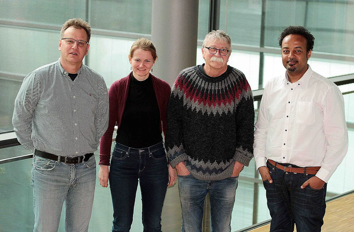 Gruppenbild Forschender der Ulmer Universitätsmedizin, die das Immunsystem verjüngert haben