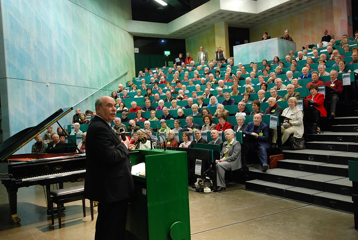 Präsident Prof. Karl Joachim Ebeling eröffnet die Frühjahrsakademie