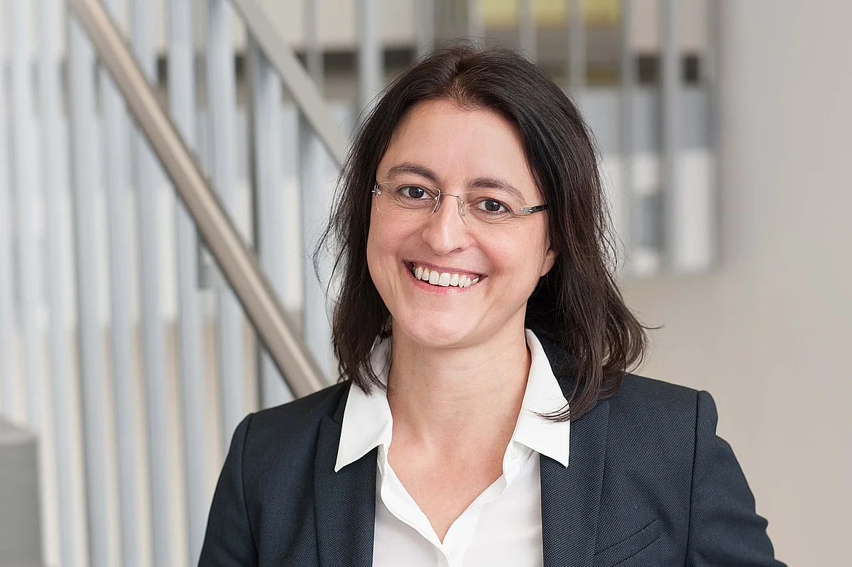 Prof. Tina Seufert