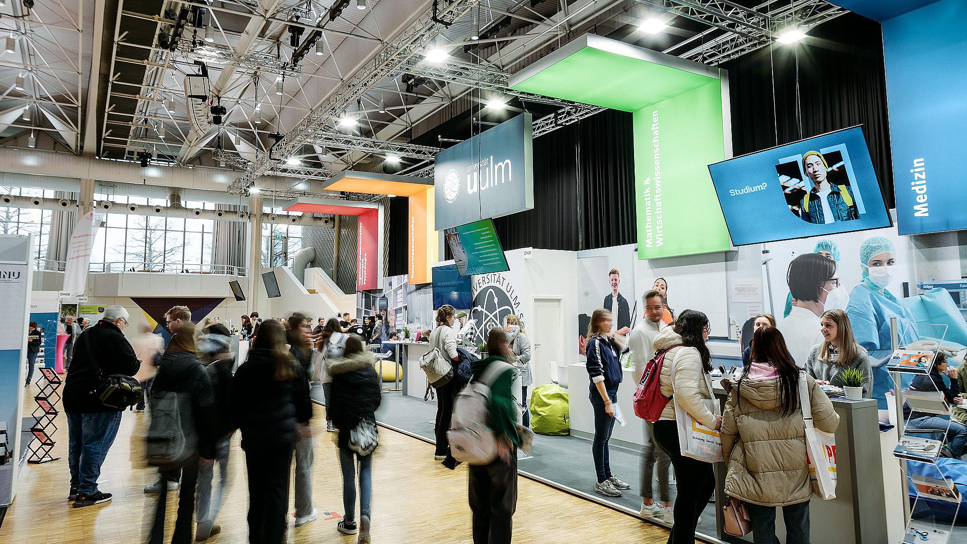 Messestand der Uni Ulm auf der Bildungsmesse Ulm 2025