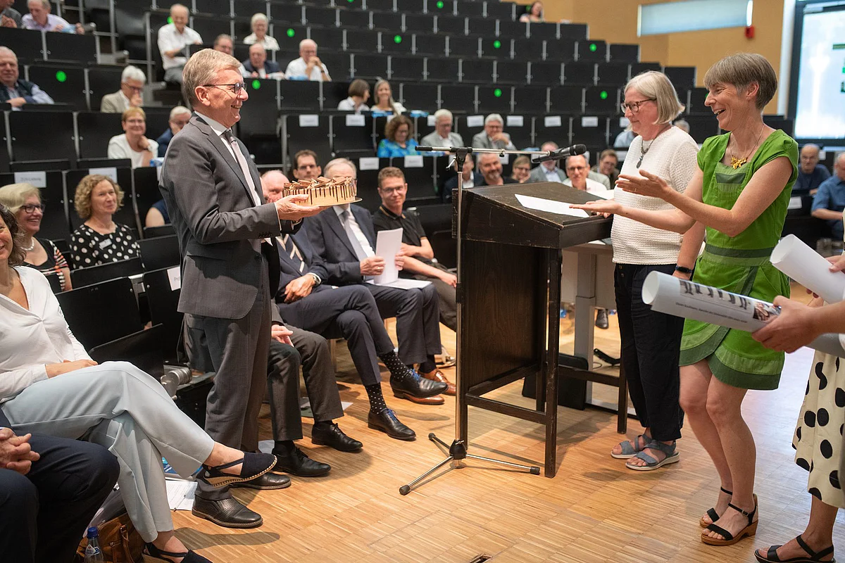 Heidi Krolopp dankt Dieter Kaufmann 