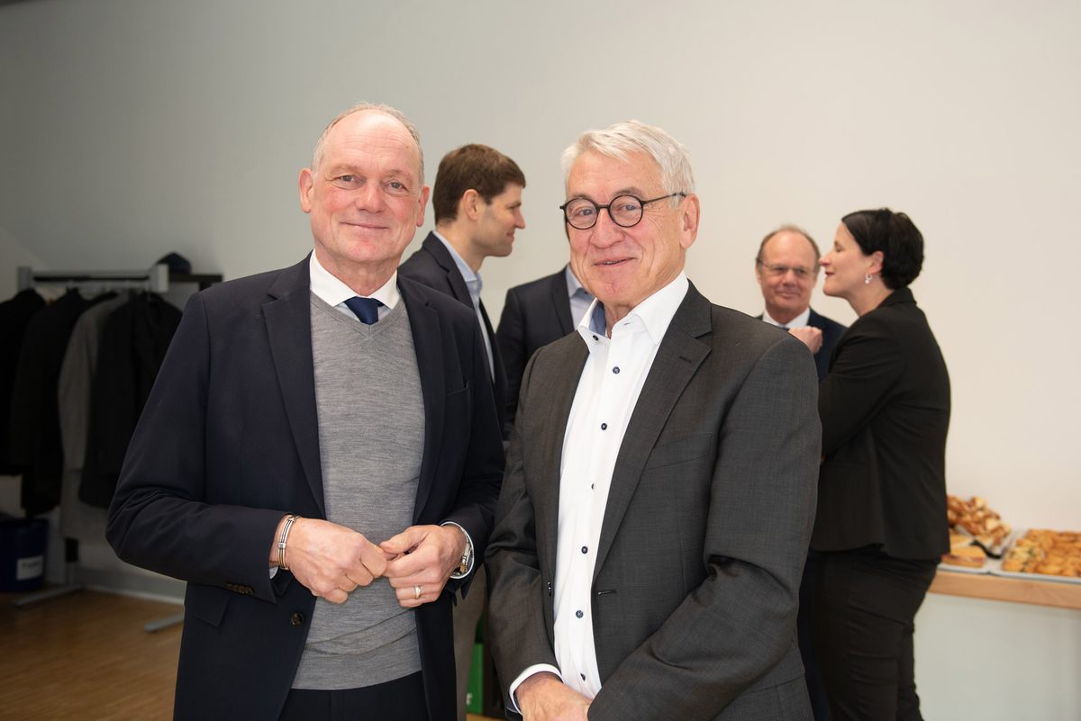 Ministerialdirektor Dr. Hans Reiter (links) und der Dekan der Medizinischen Fakultät, Prof. Thomas Wirth