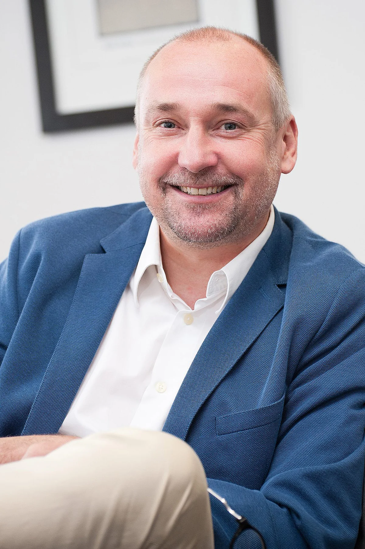 Professor Tobias M. Böckers in a white shirt and blue blazer, smiling