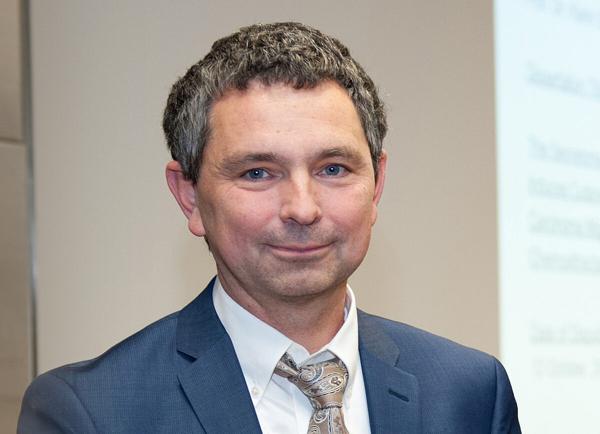 Prof. Michael Kühl leitet die Nachwuchsakademie ProTrainU