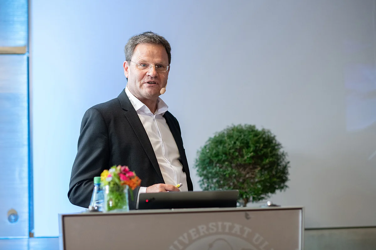 Klimaforscher Professor Markus Rex am Rednerpult