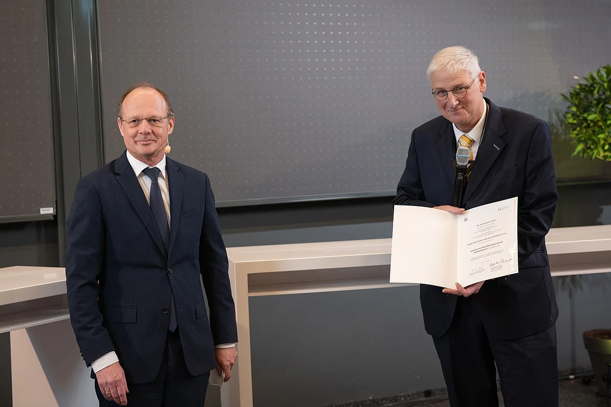 Präsident Prof. Weber verleiht Prof. Dittus Ehrendoktor