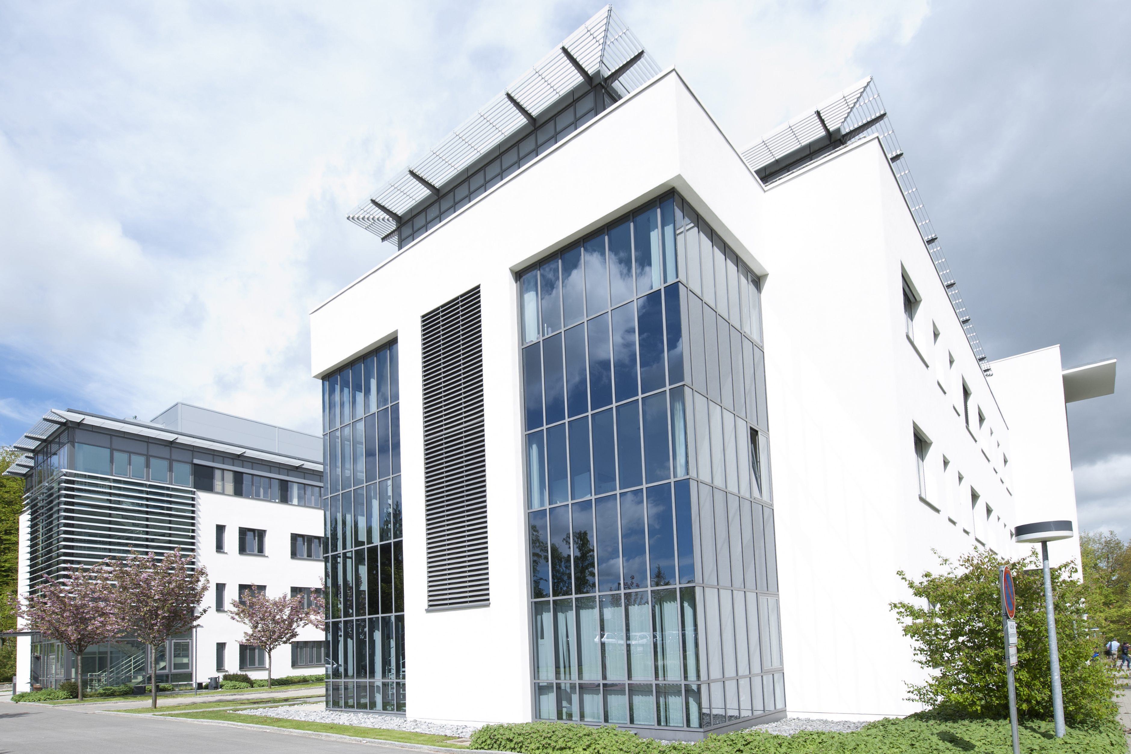 Photo shows the building "Zentrum für Biomediziniksche Forschung" where the Institute is located
