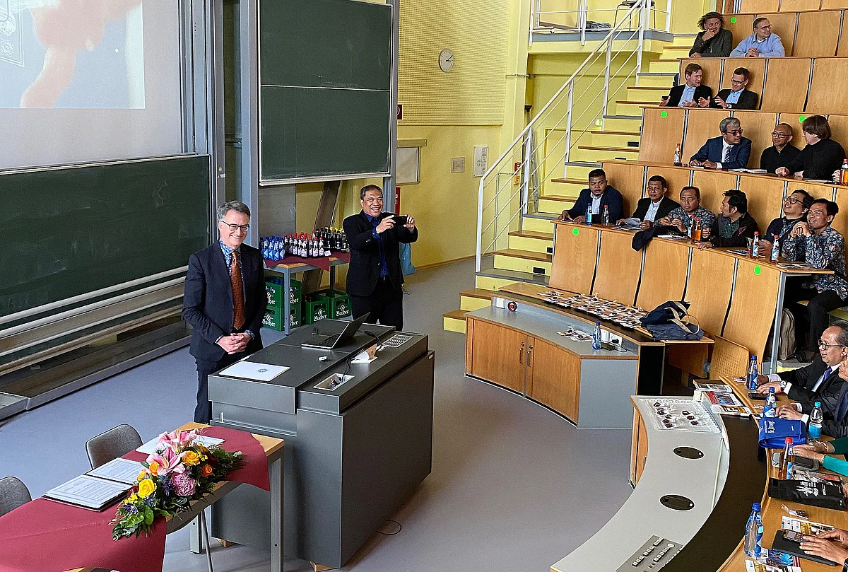 Prof. Krill welcomes Indonesian Delegation 