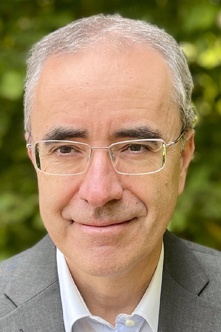 Portrait Dekan Prof. Dr. Gunter Löffler