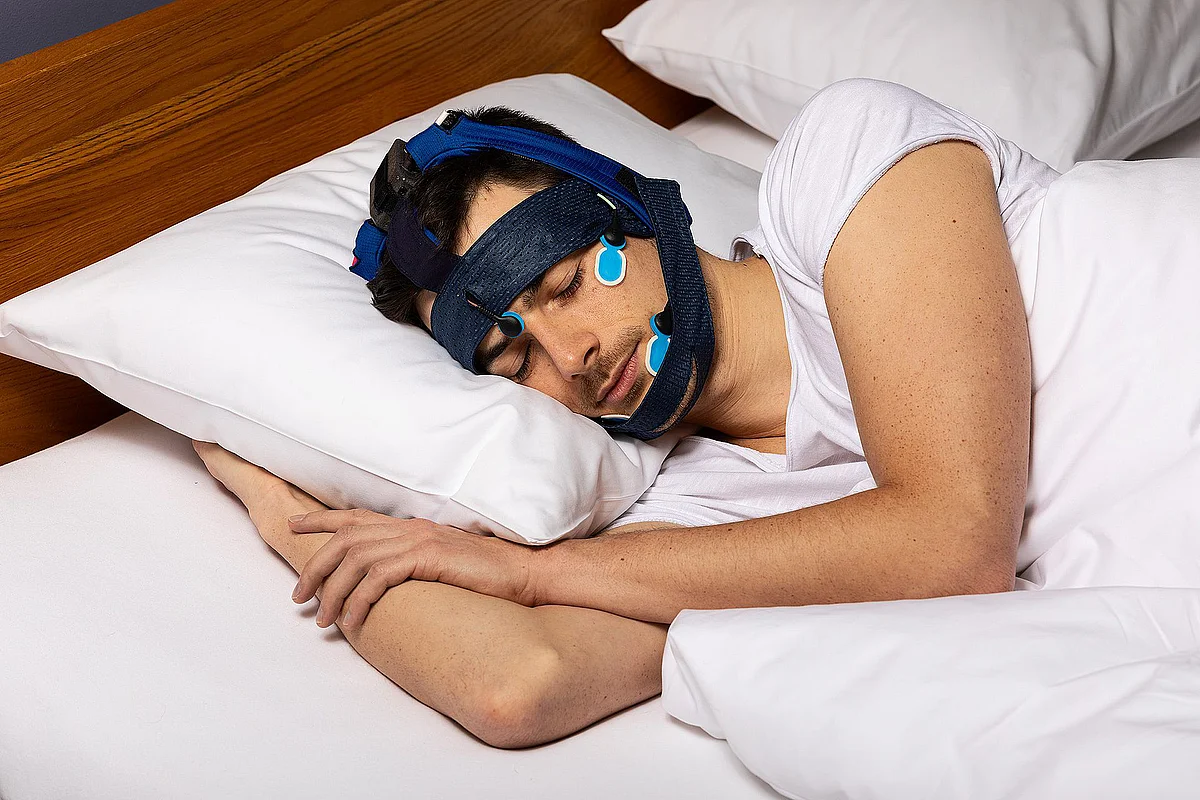 Test person with SleepLoop system