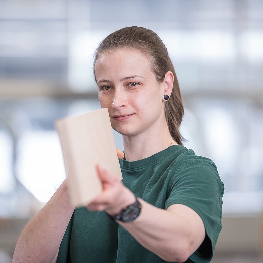 Hannah Mielke Mitarbeiterin in der Wissenschaftlichen Werkstatt (Schreinerei)