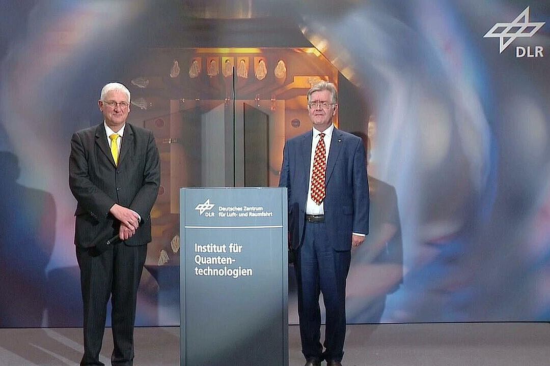 Prof. Wolfgang Schleich und Prof. Hansjörg Dittus bei der Einweihung des DLR-Institus für Quantentechnologien