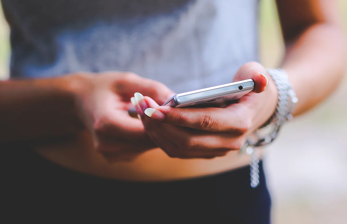 Woman holding a Smartphone 