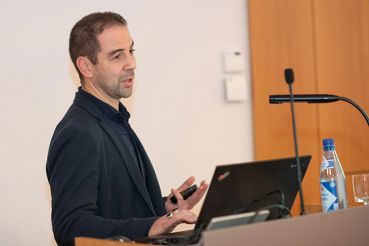 Dr. Yacine Amar stellte seine Arbeit vor 
