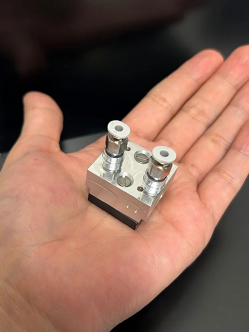 Gaszelle für den Mini-Sensor auf der Hand 