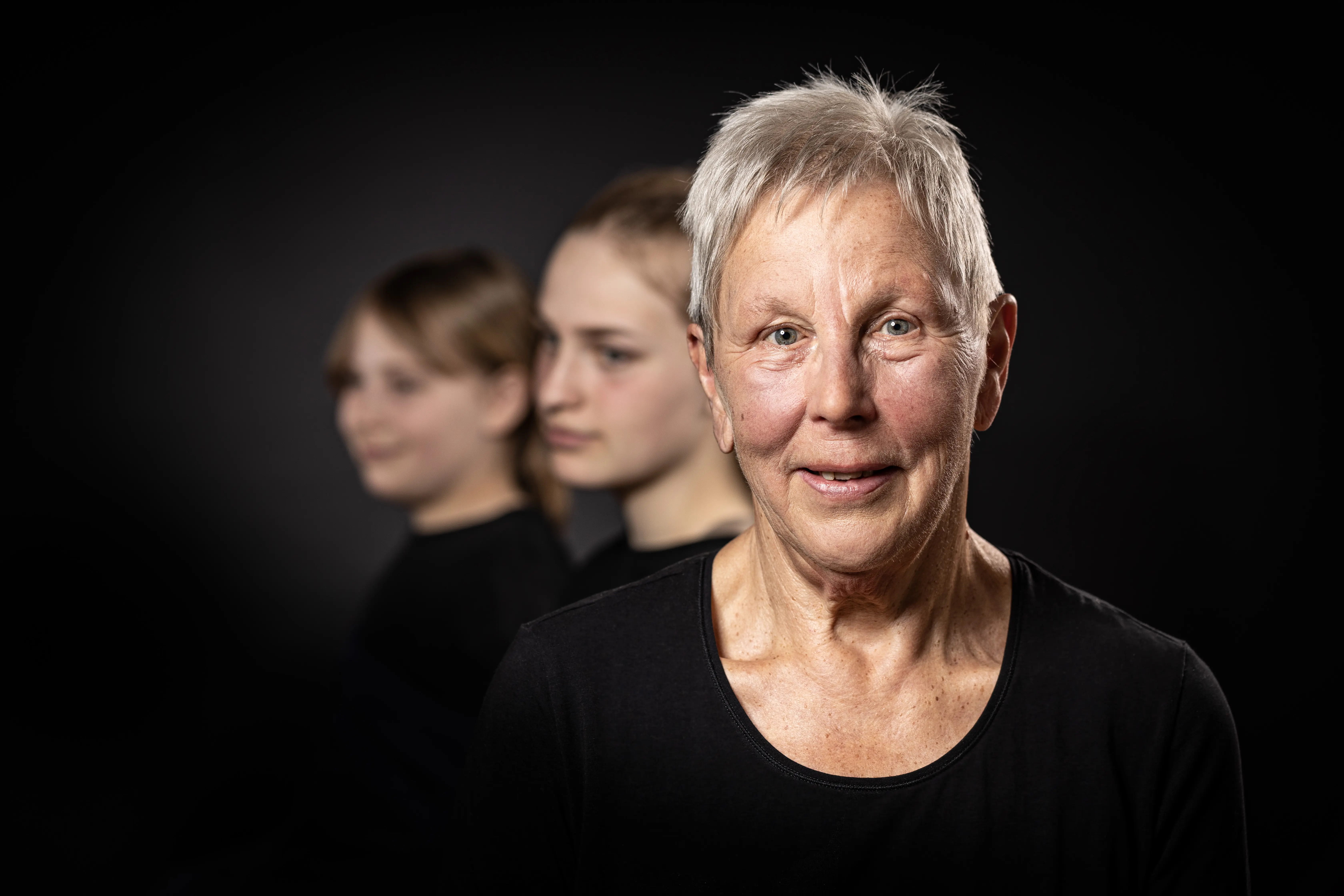 Symbolic image: A group of people of different ages – children, adults, and older adults