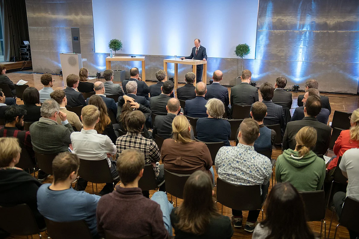Audience at the Dies Academicus from behind, with President Prof Michael Weber at the lectern