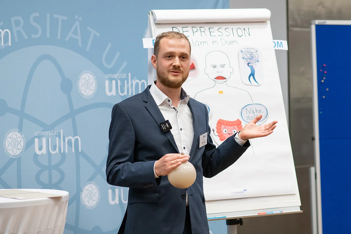 Dr. Matthias Mack 