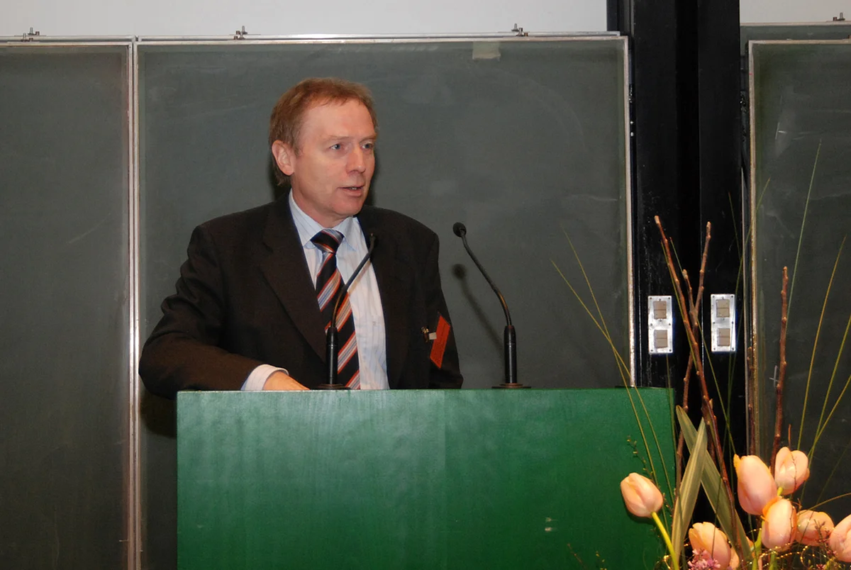 Präsident Prof. Karl Joachim Ebeling eröffnet die Frühjahrsakademie