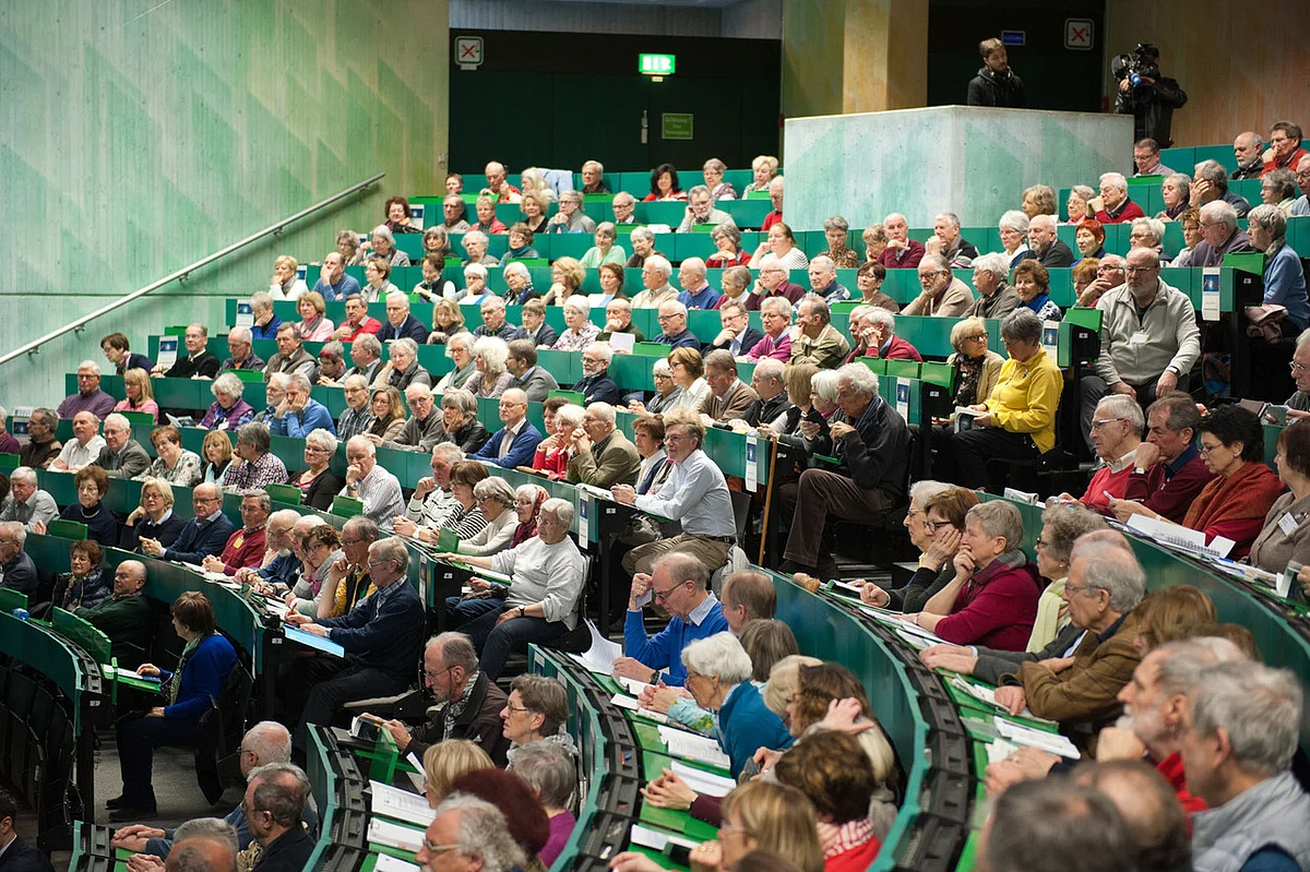 Vollbesetzter Hörsaal bei Frühjahrsakademie
